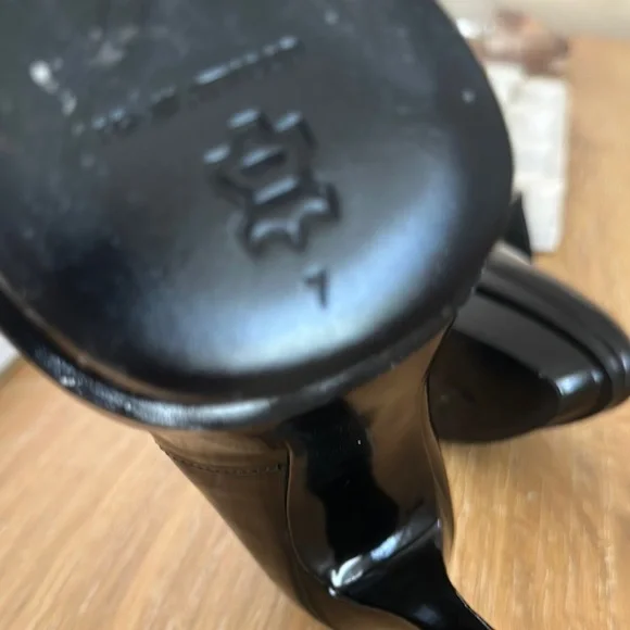 B Brian Atwood Black Heels Elegant Design - Picture 6 of 8